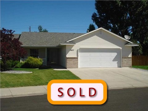 SOLD - Immaculate 3 bed + den.